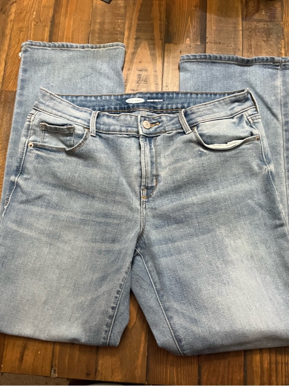 Old Navy Kicker Boot Cut Jeans Light Wash Mid Rise‎ Denim Women's 12 short - Picture 2 of 5